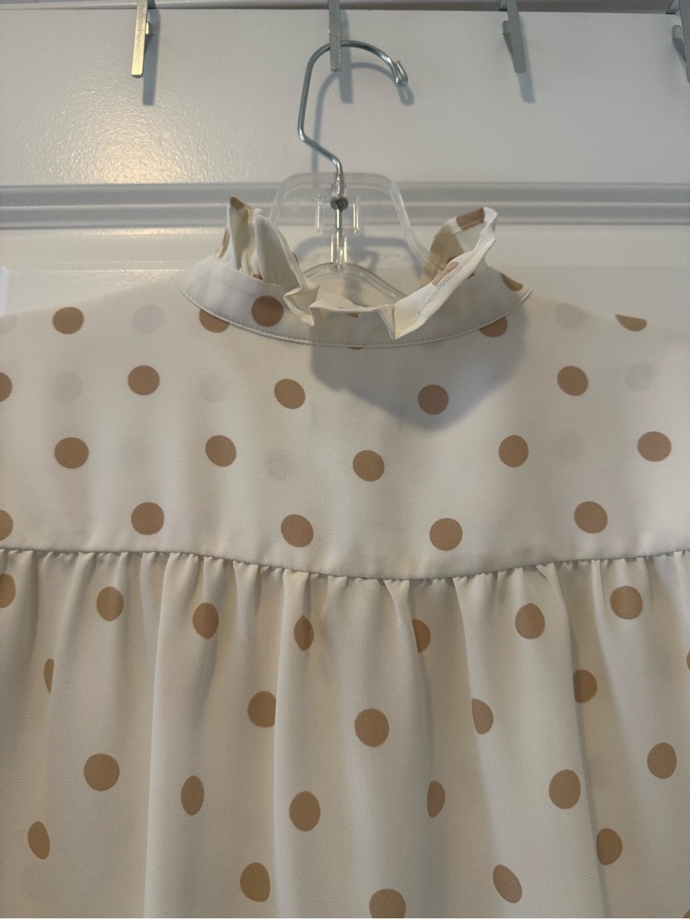 Ann Taylor Polka Dot Ruffle Button in Winter White Size Medium Petite - Picture 6 of 6